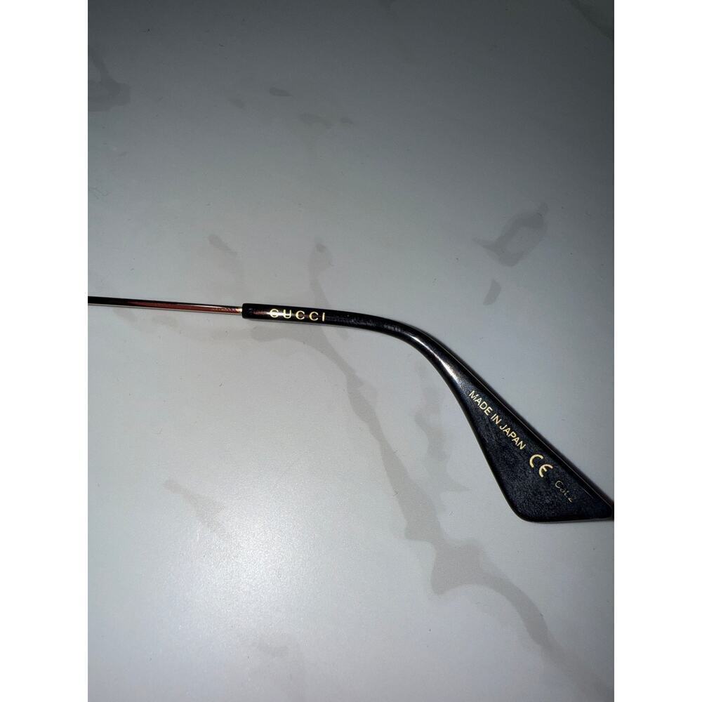 Gucci Cat-Eye Sunglasses in Black with Gold Trim - Vintage - Picture 2 of 6